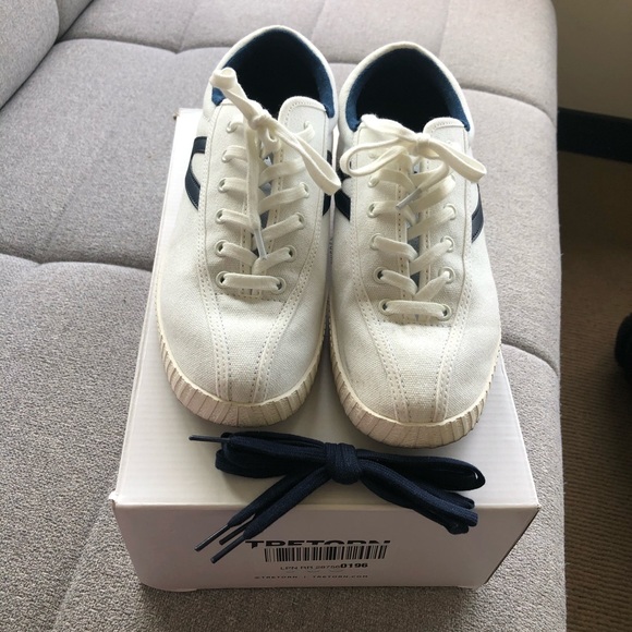 tretorn canvas tennis shoes